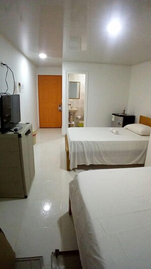Standard Quadruple Room, Non Smoking | Minibar, free WiFi, bed sheets - Francia (San Andrés)