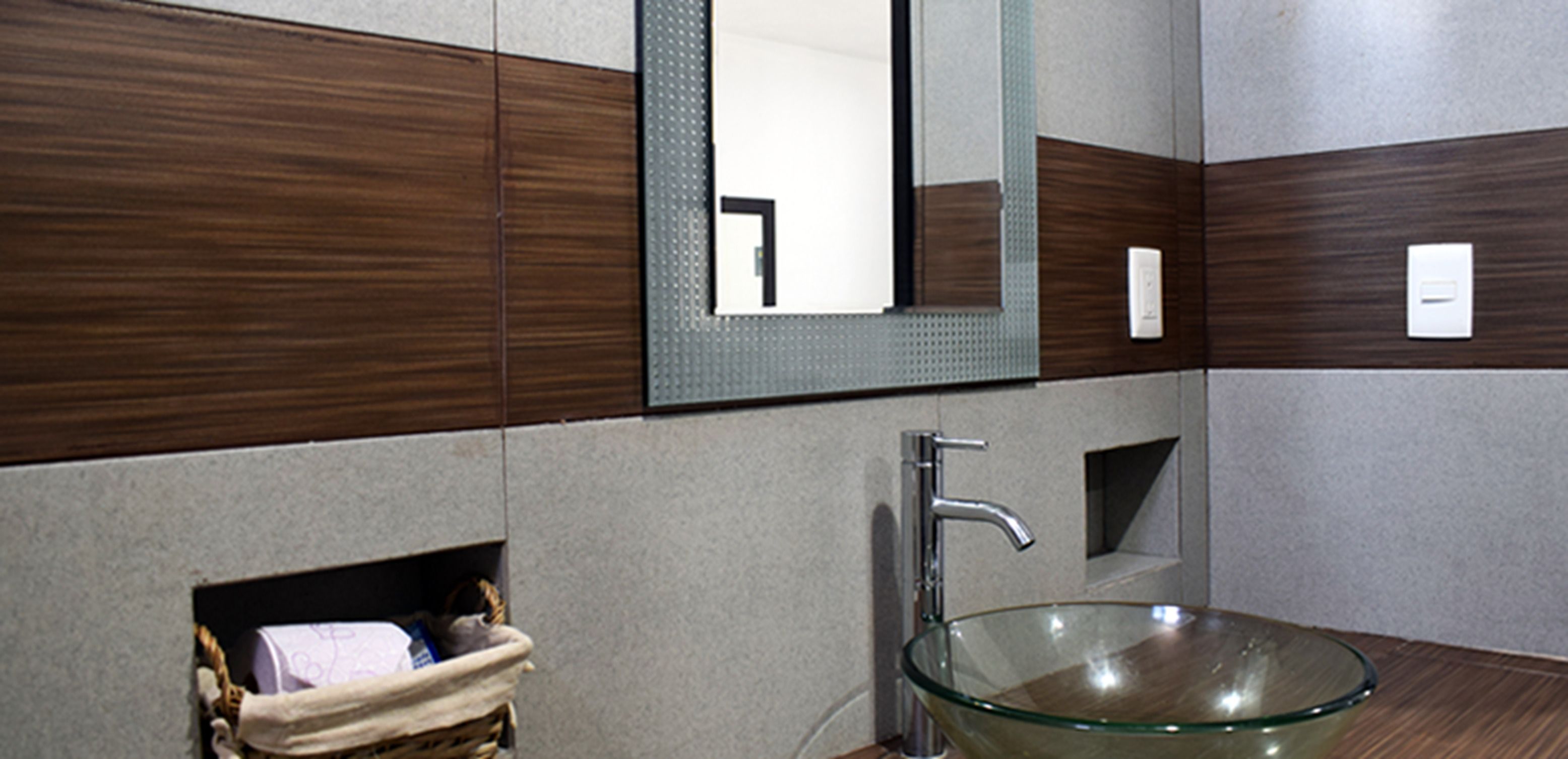 shower, rainfall showerhead, free toiletries, towels