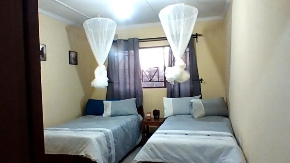 2 bedrooms, iron/ironing board, WiFi, bed sheets - Mutete Villa AirBnB Self-Catering Apartment Ndola Zambia (Ndola)