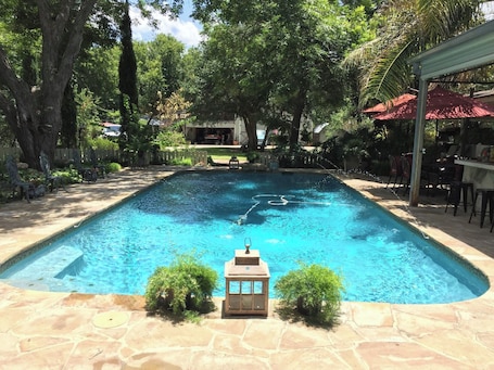 Pool. Schwestern Haus Long and short Term Rental Discount Available.