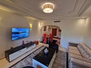 Smart TV - Elegant Gueliz Retreat near Majorelle (Marrakech)