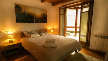 3 slaapkamers, een strijkplank/strijkijzer, gratis wifi, beddengoed