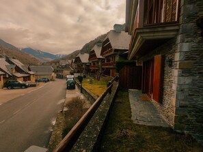 المنطقة المحيطة بالمنشأة