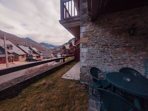 تناول الطعام بالخارج