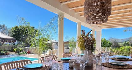 🌴 Villa Suki Ibiza – Private Villa auf einer Ebene mit Pool und Garten