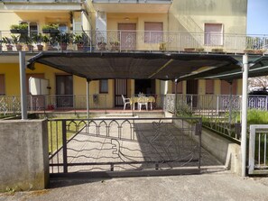 Property grounds - Apartment with private garden (Eraclea Mare)