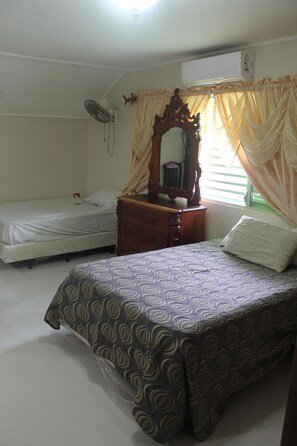 4 bedrooms, WiFi, bed sheets
