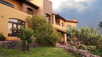 Fachada de la propiedad