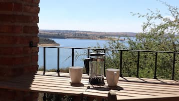 Comfort Villa, 2 Bedrooms, Non Smoking, Lake View | Terrace/patio