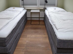 3 bedrooms, in-room safe, desk, WiFi
