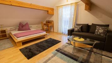 3 habitaciones, tabla de planchar con plancha, wifi y ropa de cama