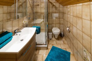 Shower, hair dryer, towels, soap - Welcome to our apartment Claudia (Faistenau)