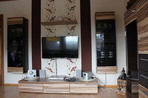 Unclassified image, 3 of 23, button