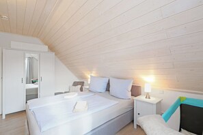 3 bedrooms, iron/ironing board, free WiFi, bed sheets - Fräulein Meer - Your vacation home on Rügen: Family vacation for 6 p. + 2 toddlers (Altefähr)