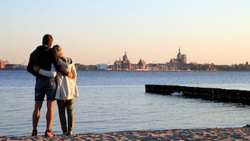 In StrandnĂ€he, LiegestĂŒhle