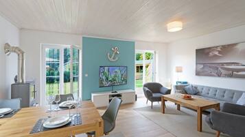 Smart-TV, Kamin, DVD-Player, BĂŒcher