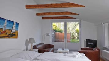 1 slaapkamer, een kluis op de kamer, een bureau, wifi