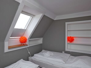 2 quartos, cofres nos quartos, escrivaninha, Wi-Fi