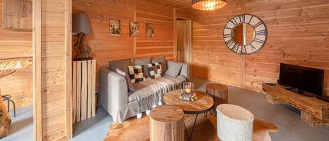 Fernseher, Kamin, DVD-Player