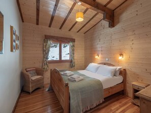 5 bedrooms, iron/ironing board, WiFi - Chalet 10 pers - authentic Savoyard with wood-burning stove (Châtel)