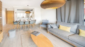 TV - 6-person flat - modern, central, ski in, ski out (Châtel)