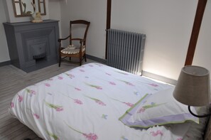 2 bedrooms, travel crib, free WiFi, bed sheets - Le Castel Biodiversity Park - Suite La Pape (Rillieux-la-Pape)