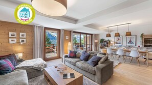 TV, fireplace, books - Luxury flat 6 pers. - fireplace, close to the centre and slopes (CHATEL)