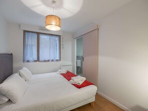 3 chambres, chambres insonorisées, fer et planche à repasser, Wi-Fi