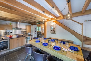 Dining - Chalet 10 pers - large spaces, fireplace, quiet location (Châtel)