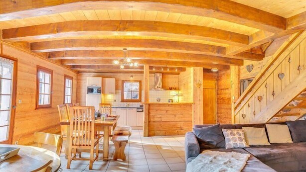 A wooden cabin interior with a dining area, kitchen, and living room. - 8-person flat in adjoining chalet, village centre, close to slopes (LA CHAPELLE D ABONDANCE)