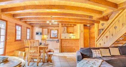 Appartement 8 personnes dans chalet mitoyen, centre du village, proche pistes