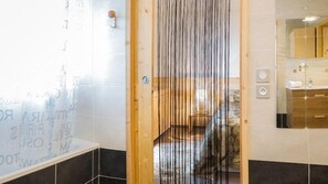 Baignoire, papier toilette