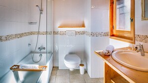 A bathroom with a bathtub, toilet, and sink. - Chalet 7 people - authentic chalet, close to the village (Châtel)