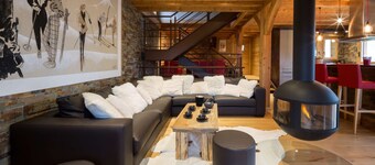 Luxury chalet for 12 people - close to slopes and centre, sauna, spa