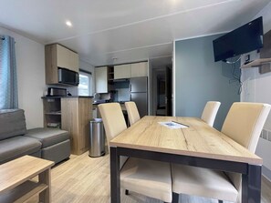 Interior - "Immerse yourself in the heart of the Conguel" - Mobilhome 8p  (Quiberon)