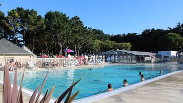 Piscine couverte, piscine extérieure