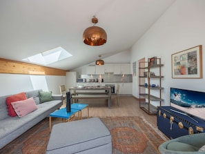 TV - Apartment for 4 pp - top floor, modern, close to center and ski lifts (Châtel)