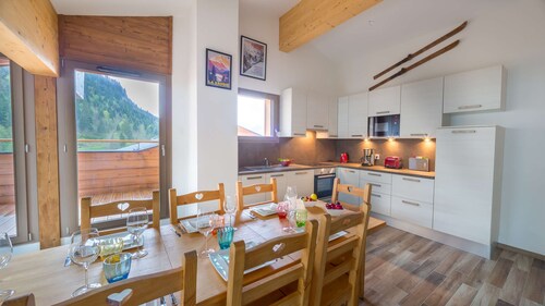 Large 6-person flat - modern, close to the centre and slopes