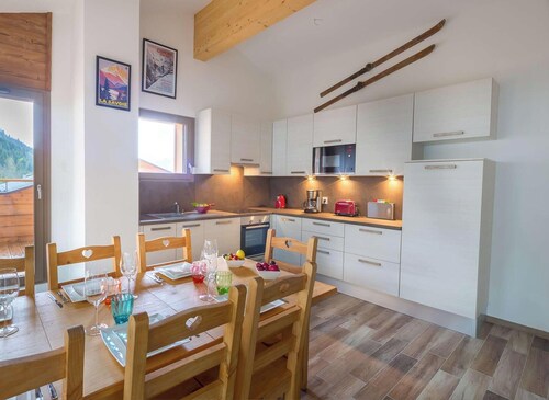 Large 6-person flat - modern, close to the centre and slopes