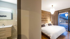 2 chambres, fer et planche à repasser, Wi-Fi, draps fournis