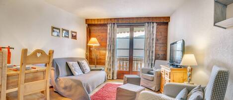 テレビ、DVD プレーヤー