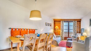 TV, DVD player - 4-person flat - cosy, close to the centre and ski lifts (Châtel)
