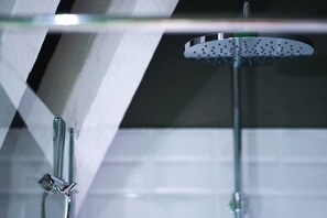 Dusche mit Handbrause