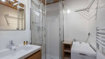 Bruser, hårtørrer, Toiletpapir