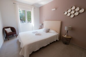 3 chambres, fer et planche à repasser, Wi-Fi, draps fournis