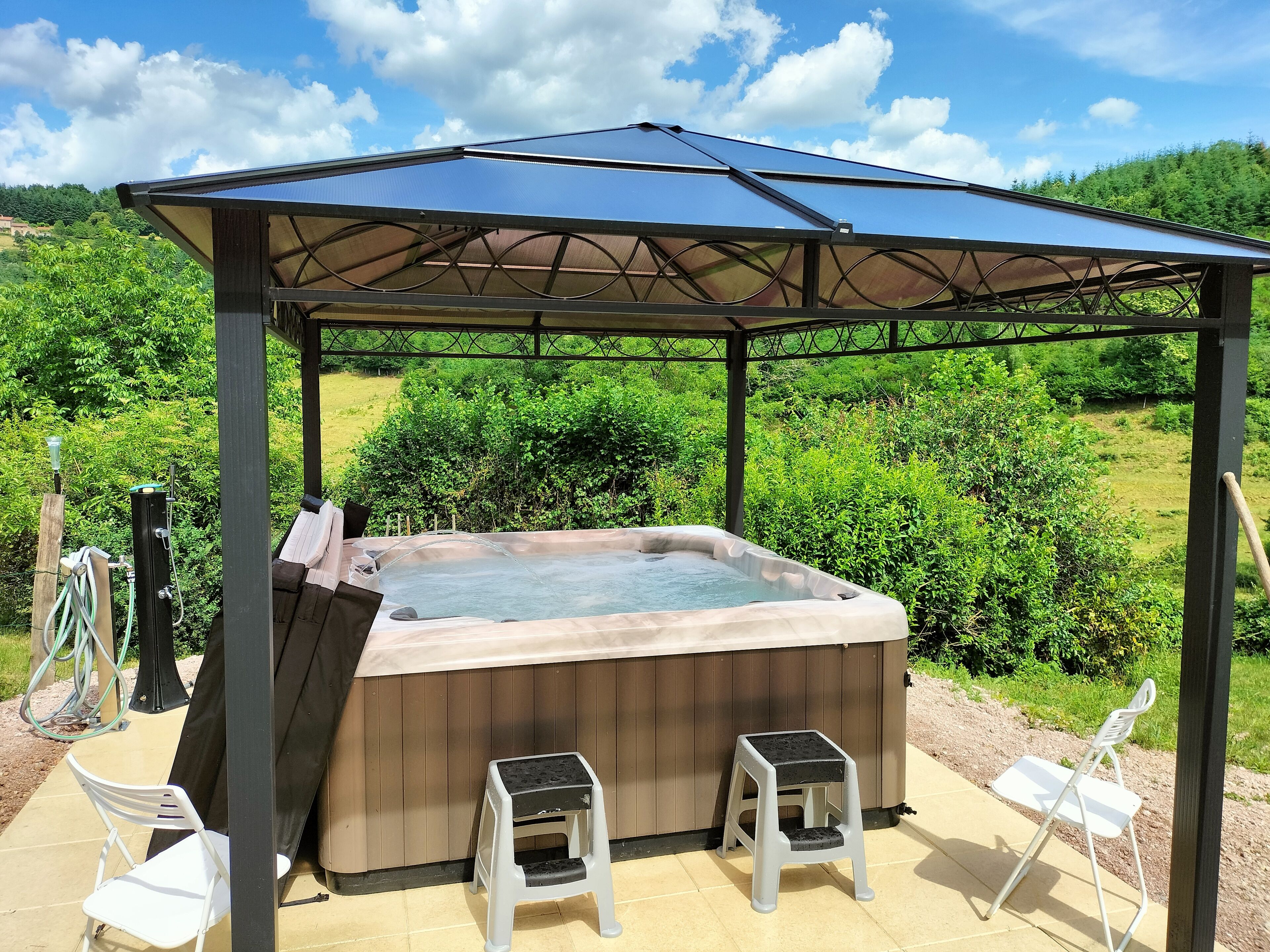 Bain à remous extérieur