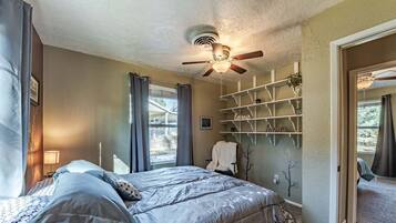 2 bedrooms, iron/ironing board, free WiFi, bed sheets