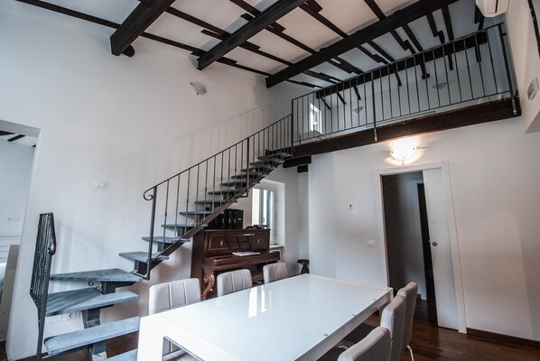 Apartment, 4 Bedrooms | In-room dining - Monfalcone (La Spezia)