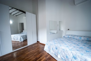 Apartment, 4 Bedrooms | 4 bedrooms, cribs/infant beds, free WiFi, bed sheets - Monfalcone (La Spezia)