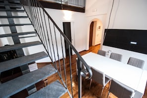 Appartement, 4 chambres | Restauration dans la chambre